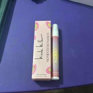 Nicole Miller Moments De Passion Eau De Parfum 10ml/0.34fl.oz. Travel Spray!..